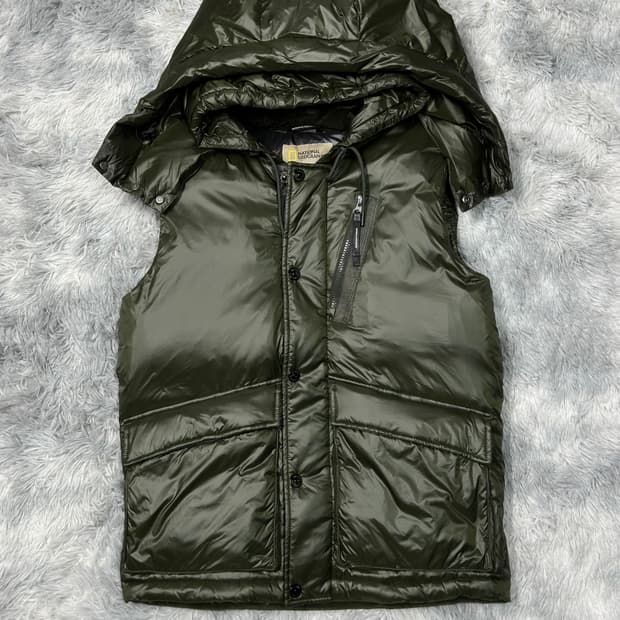 내셔널지오그래픽 다운 유광 후드 패딩조끼 