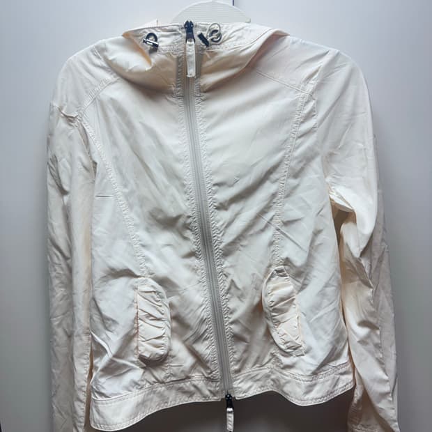 아이보리 바람막이