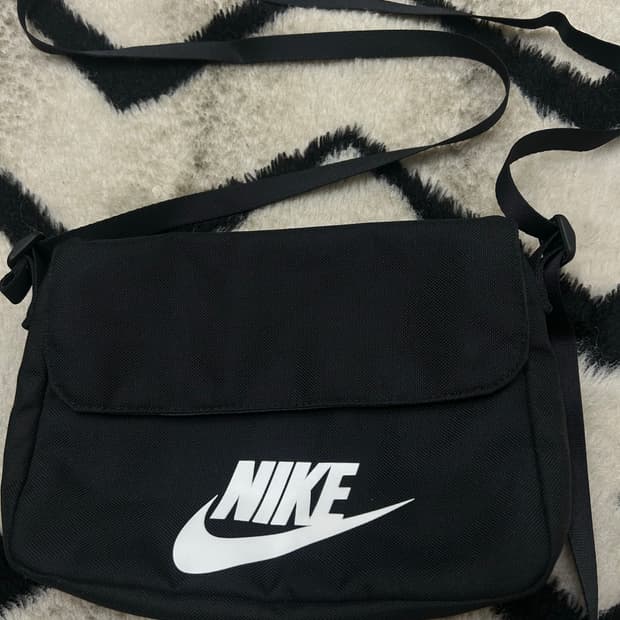 나이키 퓨추라 미니 크로스 백
