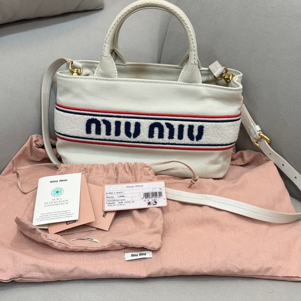 미우미우 자수 로고 캔버스 토트백