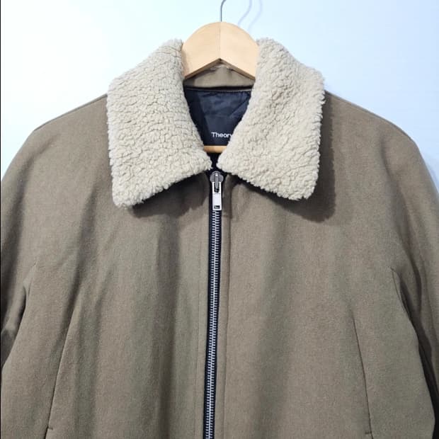 띠어리 남성 무스탕 점퍼 카키 95~100