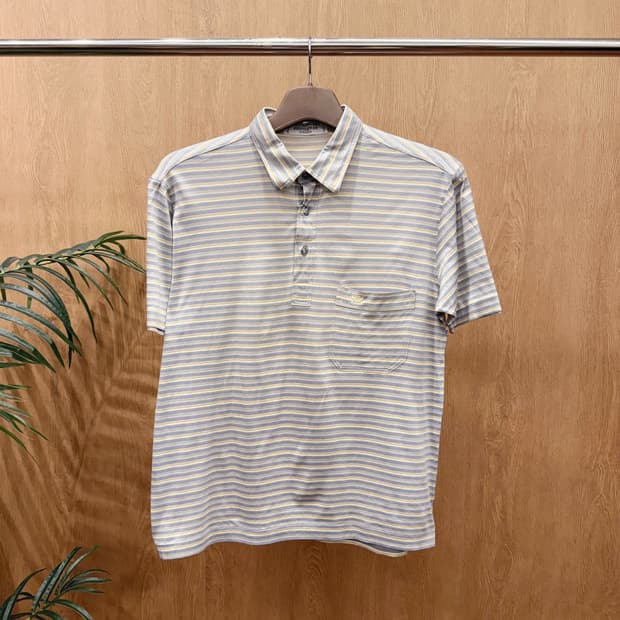 지방시 젠틀맨 스트라이프 카라 반팔 티셔츠 가슴포켓 디테일