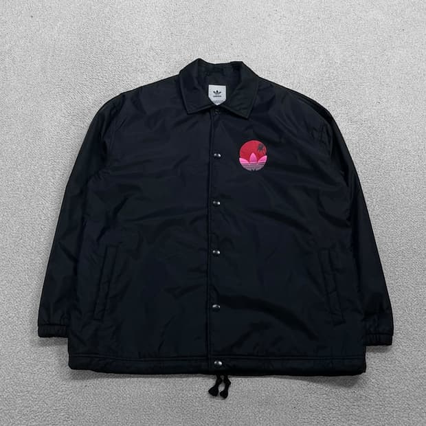 아디다스 트로피칼 트레포일 로고 코치 자켓 블랙