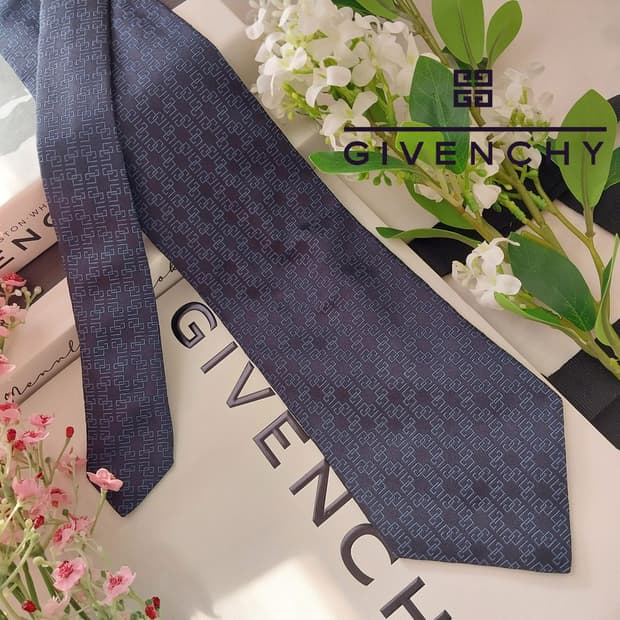 지방시 실크 네이비 로고 자카드 넥타이 9.8cm A+등급 K1557
