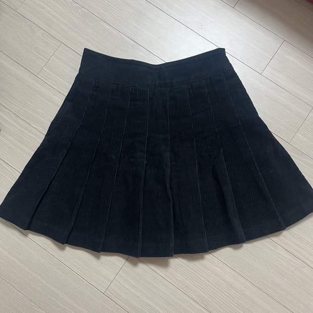 러브이즈트루 코듀로이 스커트