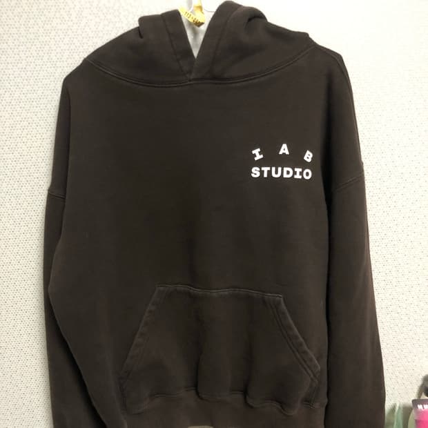 아이앱스튜디오 후드티 브라운 