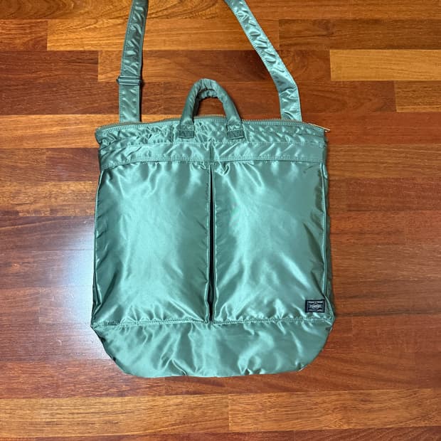 요시다포터 헬맷백 구형 세이지 색상 판매(상태극상)