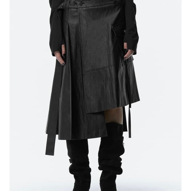 트리밍버드 플리티드 레더 랩스커트