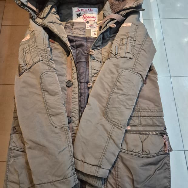 독일 함부르크 기반 브랜드 Khujo 재킷 S 판매합니다
몇 번 입고 보