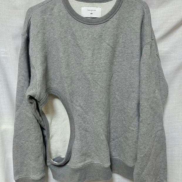 토가 h&m 컷아웃 맨투맨 s사이즈