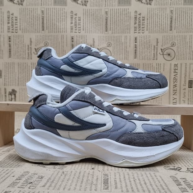 휠라 트라이벌 레이스 1999 여성운동화240