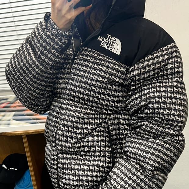 슈프림x 노스페이스 스터드  눕시 700 (s)