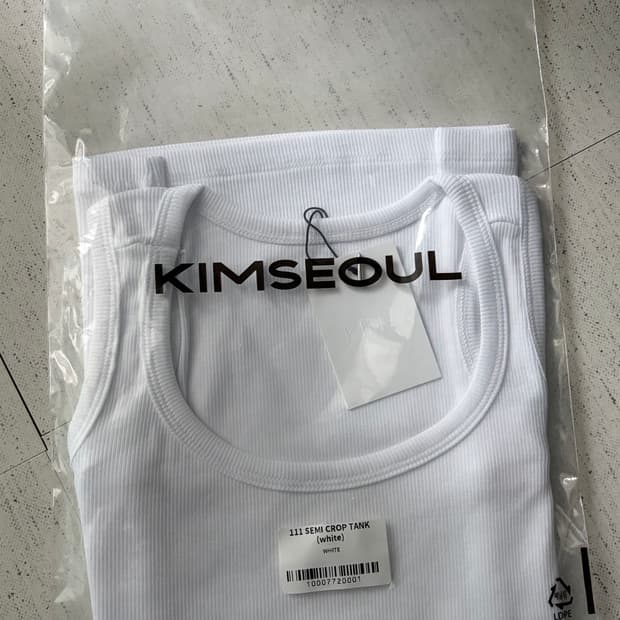 킴서울 킴즈서울 새상품) 111 세미크롭 탱크탑 화이트