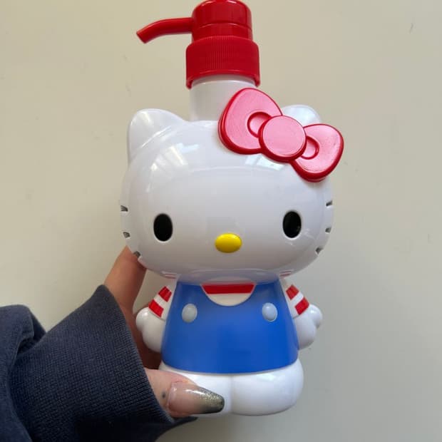 HELLO KITTY POMP BOTTLE 키티 폼프 병