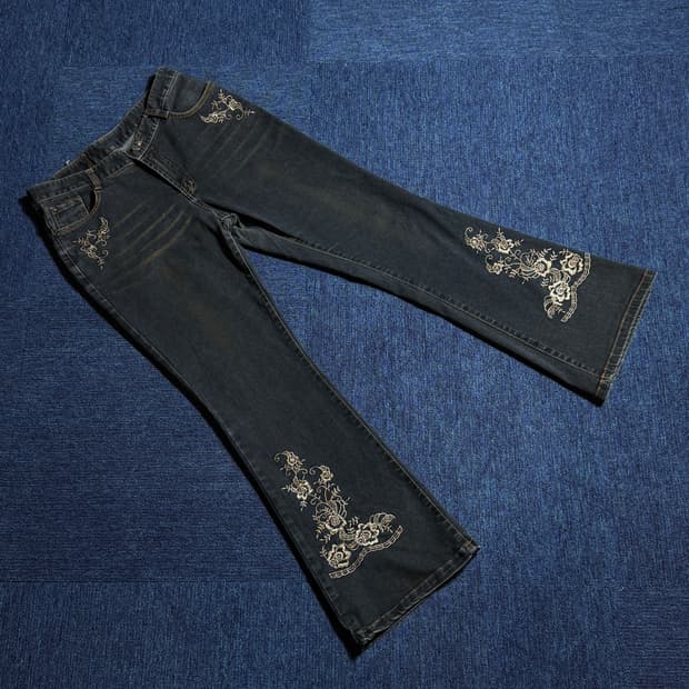 빈티지 자수포인트 부츠컷 데님팬츠