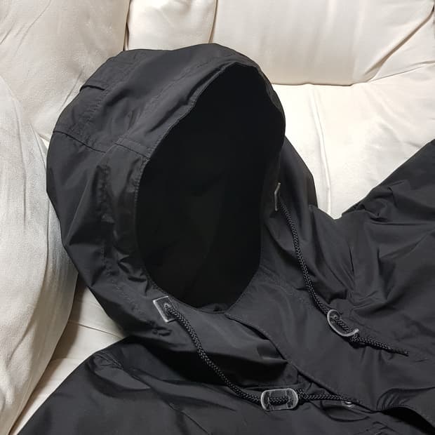 유니클로 재팬 윈드브레이커 바람막이