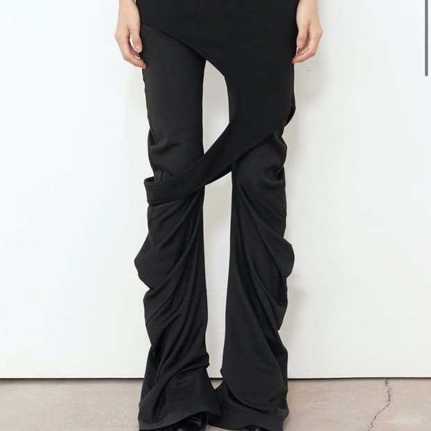 DEEP HOLE LAYERED SKIRT, BLACK 구합니다 ㅠㅠ