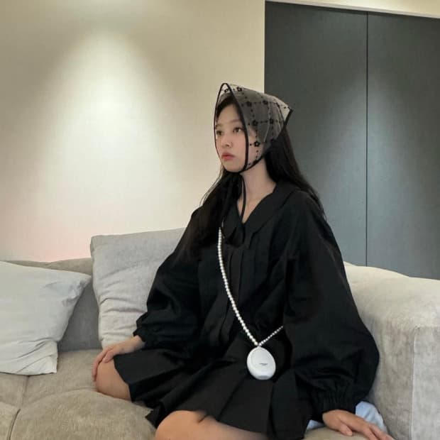 샌디리앙 헤드 스카프 제니 착용