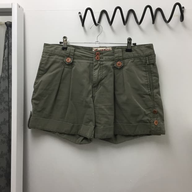 빈티지 버튼 카키 반바지