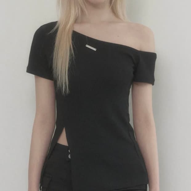 One-shoulder Basic Slit Top (Black)