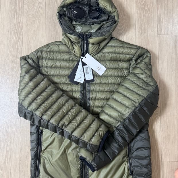 54사이즈 CP컴퍼니 디디쉘 경량 고글 패딩 점퍼 카키