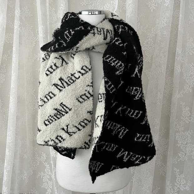마뗑킴 양면 레터링 머플러