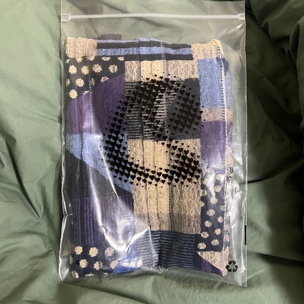 [교환글] 블루 -> 블랙 코이세이오 스카프