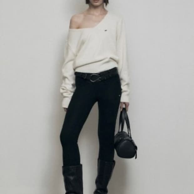 보헤미안서울 루즈핏 브이넥 울 니트