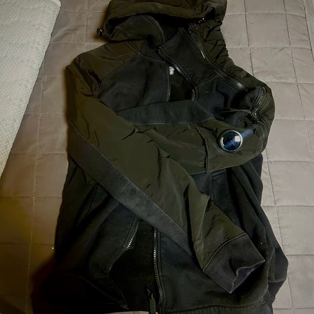 Cp컴퍼니 나일론 디테일 후드집업(급처)