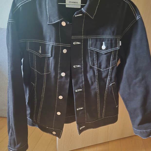  Black jacket