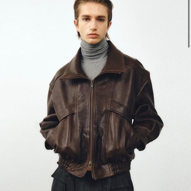 노이어 카우 레더 하이넥 블루종