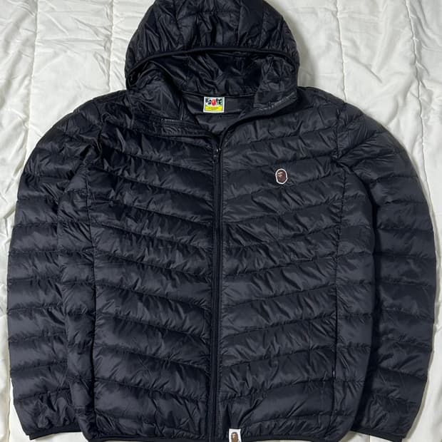 베이프 경량패딩