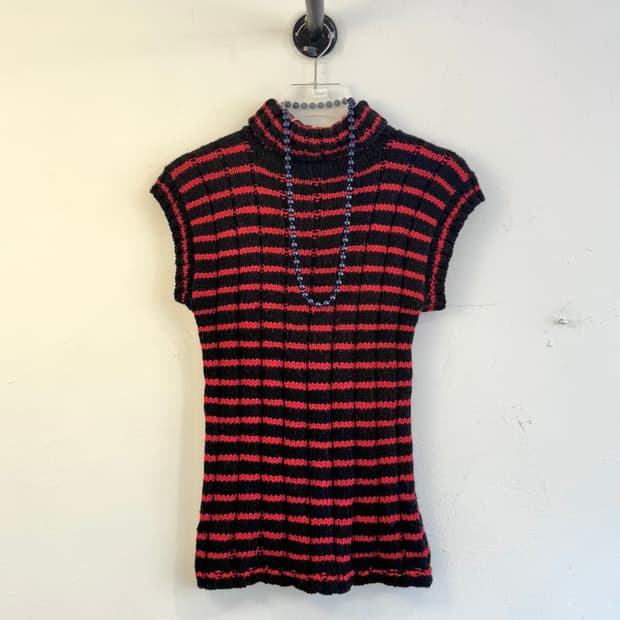 레드&블랙 스트라이프 터틀넥 베스트