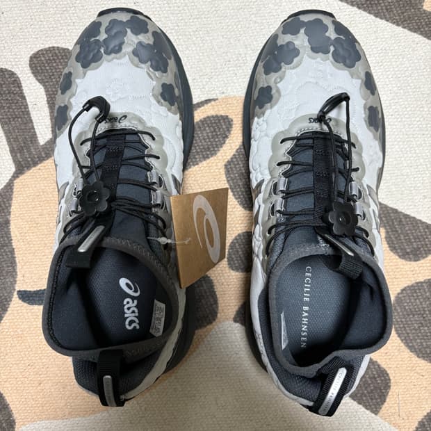 아식스 x 세실리에 반센 젤 터레인 MT 퓨어 실버