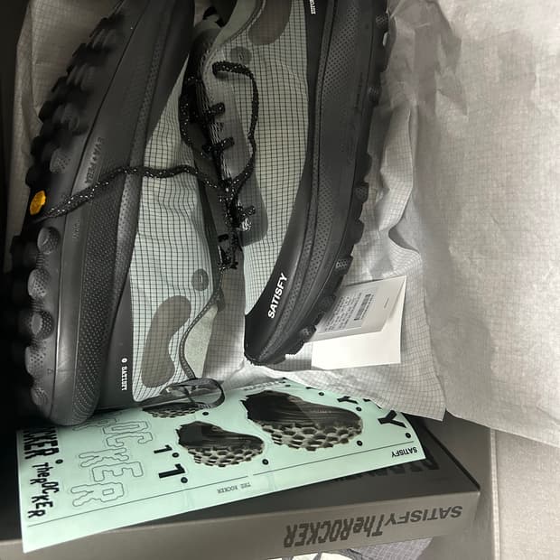 새티스파이 더라커 쉐도우 US8.5 265 (새제품)