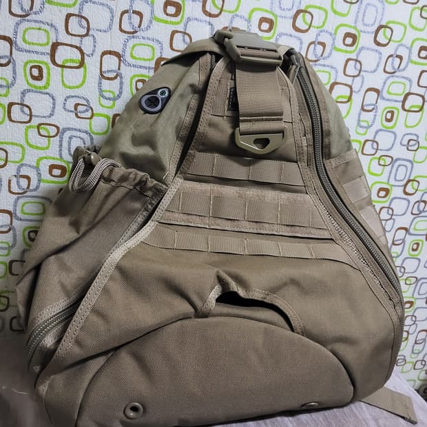 프리솔져 24시 슬링백 카키색 