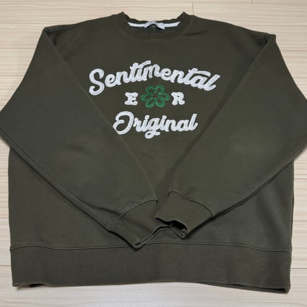 이코르 클로버 자수 스웨트셔츠 2사이즈