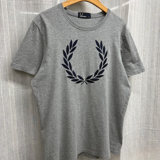 프레드페리 빅 로렐 로고 반팔 티셔츠