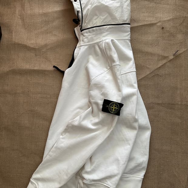 스톤아일랜드 반집업 후드티 M(95)