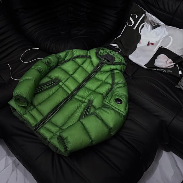 C.P. 컴퍼니 D.D. 쉘 후드 다운 자켓 클래식 그린 - 23FW