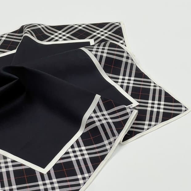 (새상품) burberry/ 버버리 쁘띠스카프 손수건