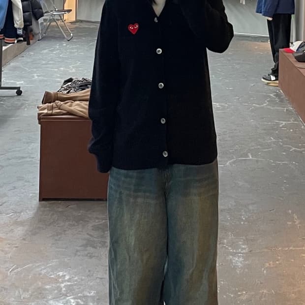 꼼데가르송플레이 블랙 레드와펜 모 가디건 H1307