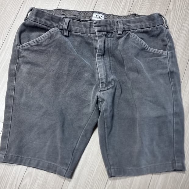 이태리제 빈티지 CP컴퍼니 반바지 그레이(48)