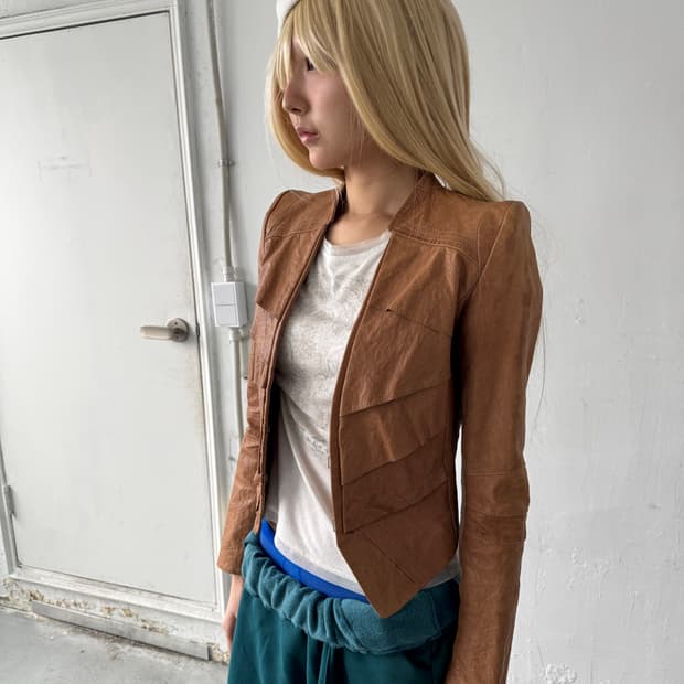 Cat soulder camel leather jacket