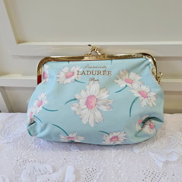 라뒤레 데이지 플라워 파우치