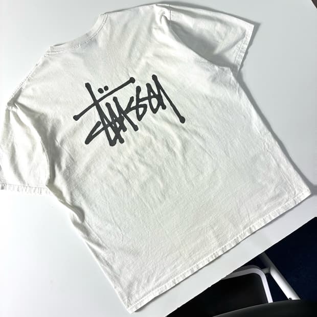 Stussy  스투시 베이직 스탁로고 화이트 반팔 티셔츠 