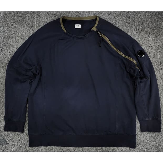 CP 컴퍼니 사선 지퍼 디테일 렌즈와펜 슬리브 긴팔티 XXL