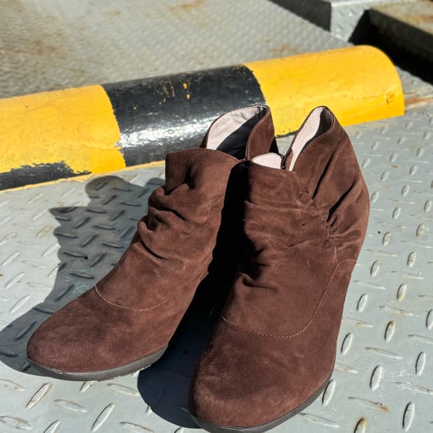 SALVATORE MELIANI 브라우니 셔링 웨지 앵클부츠