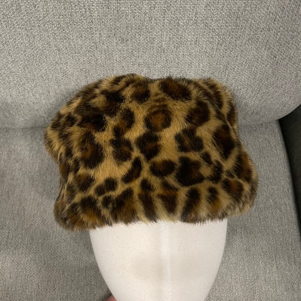 Grace Hats 레오파드 퍼 버킷