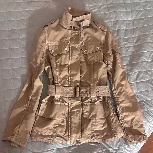 벨티드 여성 사파리 자켓